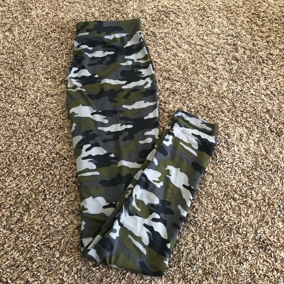 ✨✨ Camo Legging ✨✨ - Picture 2 of 2
